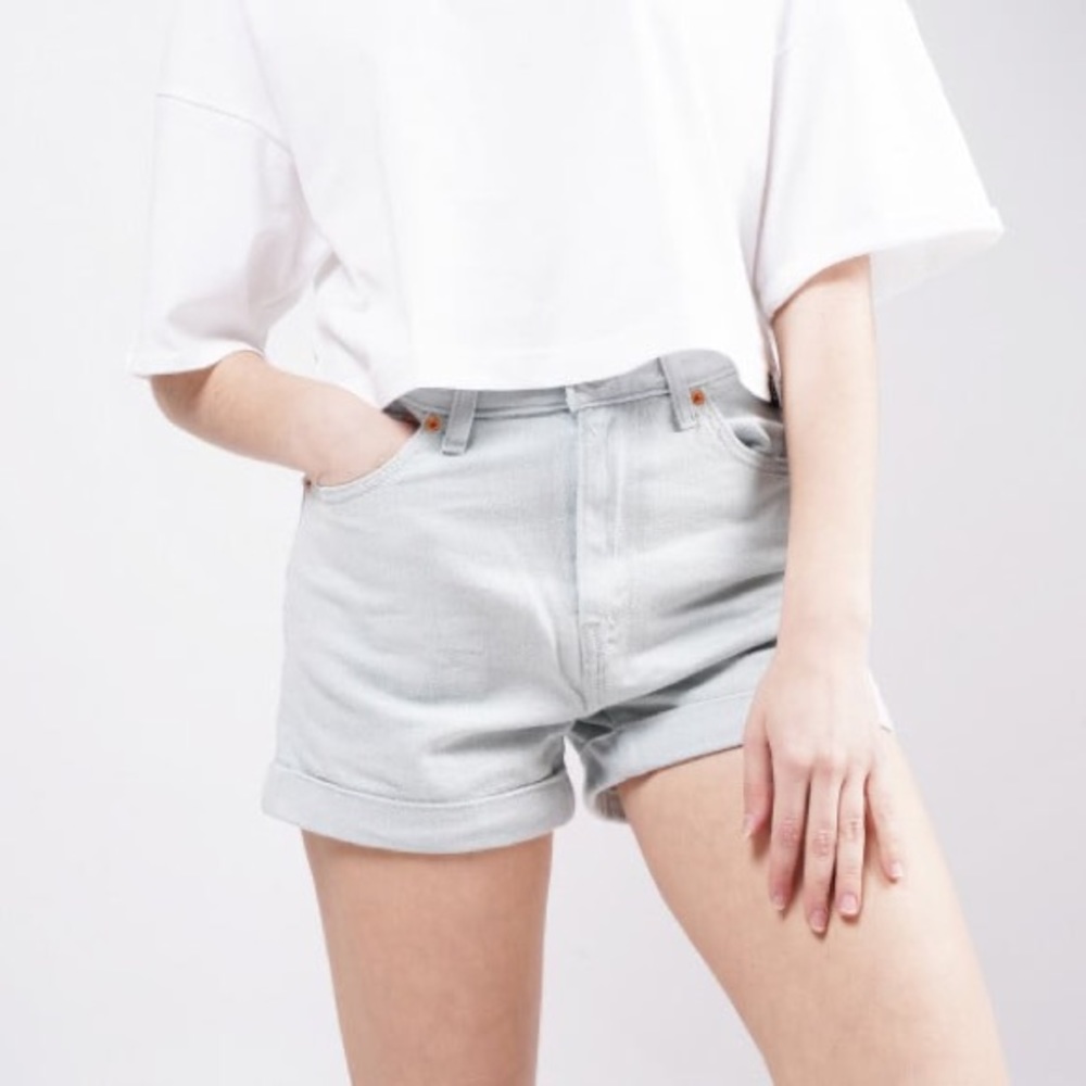 Levi’s A-Line Mom Shorts Cuffed Hem High Rise Light Wash